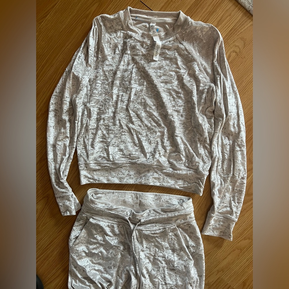 Lululemon Athletica Light Gray Lounge Set